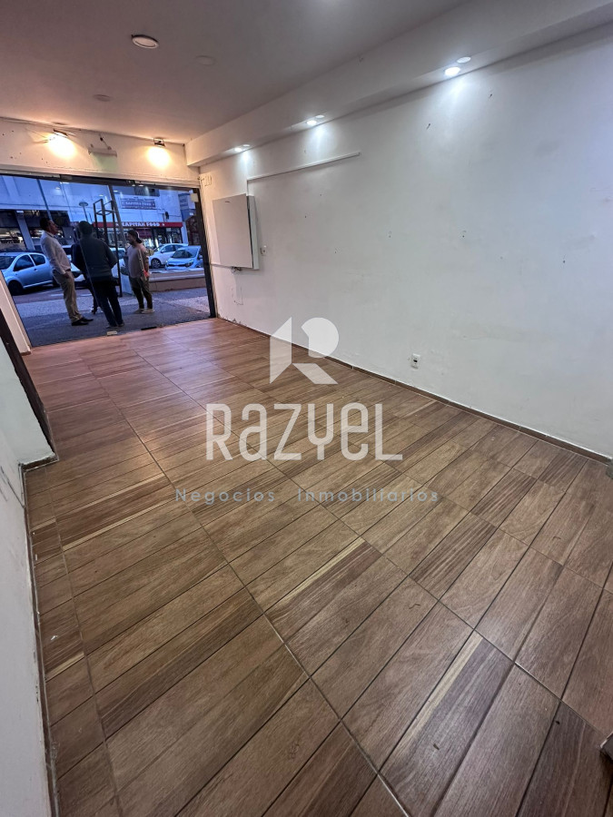 Local Comercial ID.1034 - LOCAL COMERCIAL EN ALQUILER - GALERÍA LIBERTADOR, GORLERO - PUNTA DEL ESTE
