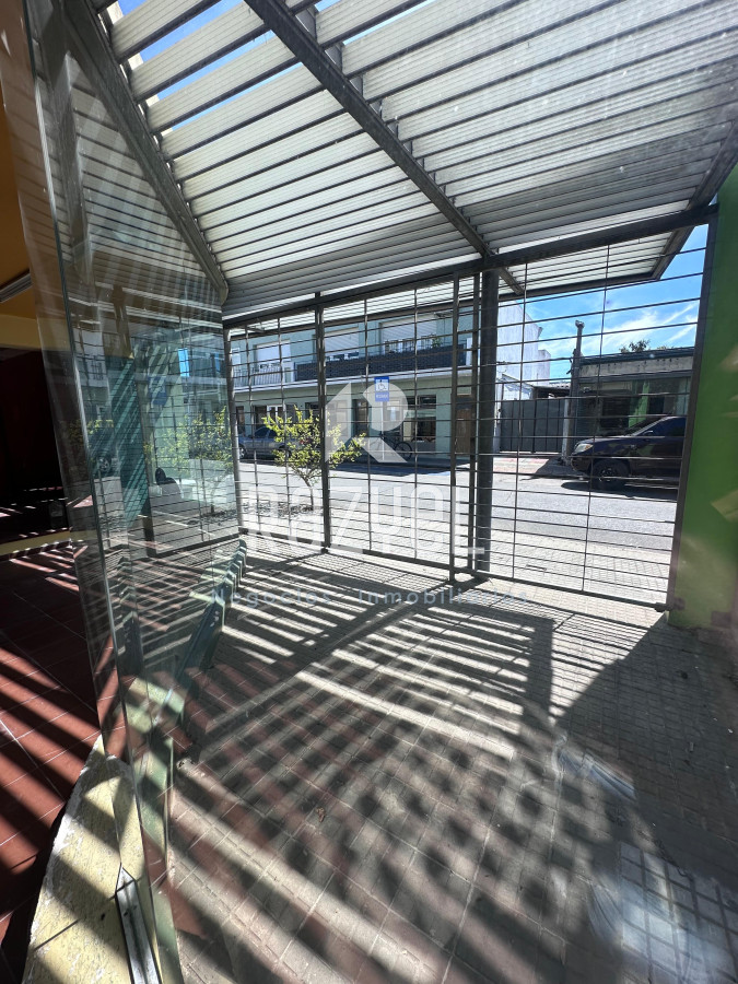 Local Comercial ID.1125 - Alquiler Local 550 m² en Centro de Maldonado.