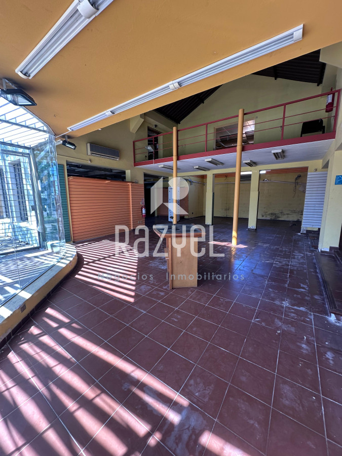 Local Comercial ID.1125 - Alquiler Local 550 m² en Centro de Maldonado.