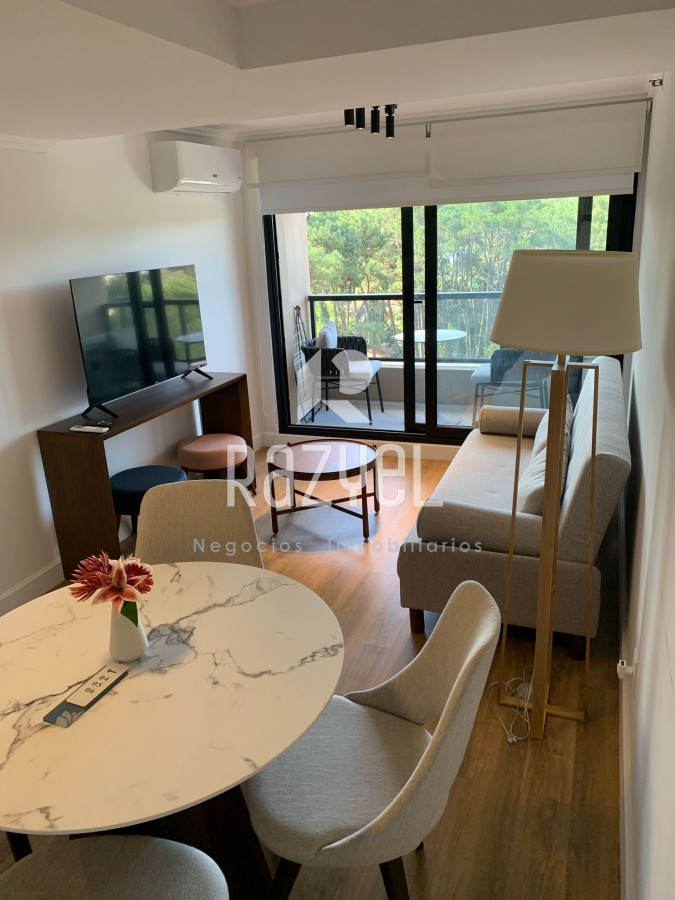 Apartamento ID.903 - Sea Garden 1 dorm en alquiler anual - 