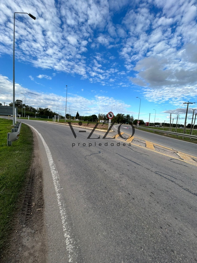 Campo Ref.421/Terreno-Esquina-en-Excelente-Ubicación-Ruta-11-y-Ruta-64-- - Terreno Esquina en Excelente Ubicación Ruta 11 y Ruta 64  