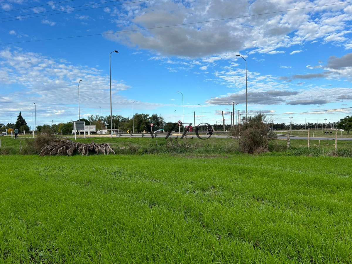 Campo Ref.421/Terreno-Esquina-en-Excelente-Ubicación-Ruta-11-y-Ruta-64-- - Terreno Esquina en Excelente Ubicación Ruta 11 y Ruta 64  