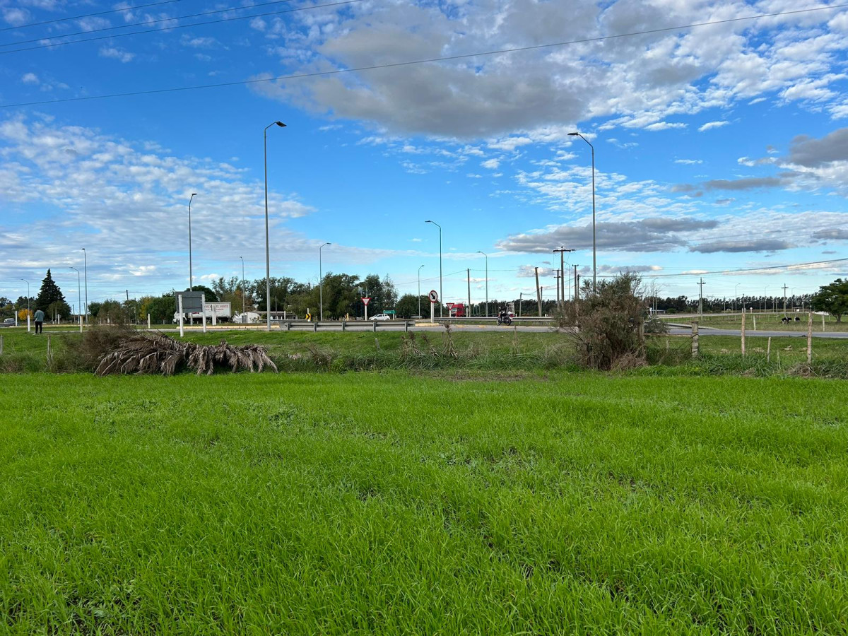 Terreno Esquina en Excelente Ubicación Ruta 11 y Ruta 64  