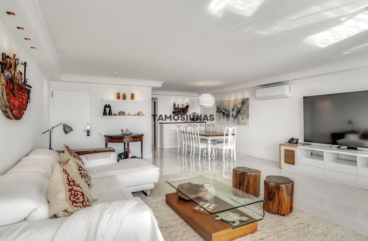 Apartamento ID.527 - Apartamento en Venta 4 Dormitorios Playa Mansa Frente al Mar