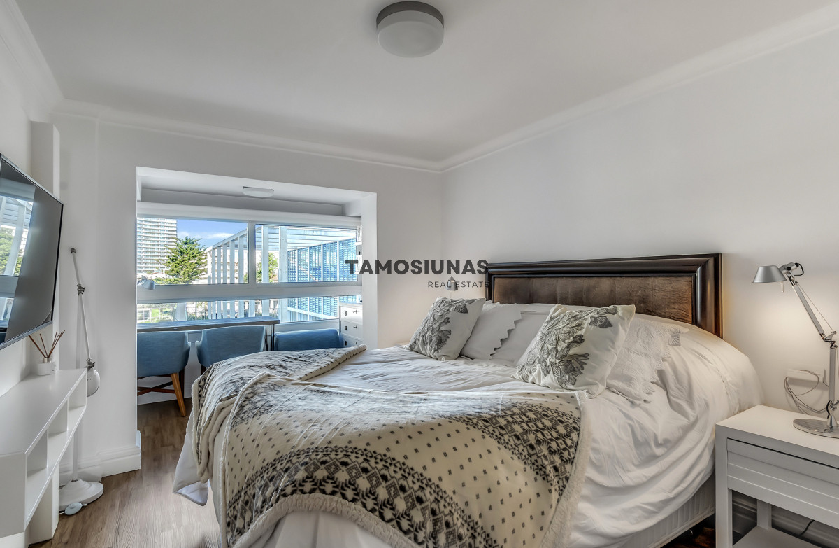 Apartamento ID.527 - Apartamento en Venta 4 Dormitorios Playa Mansa Frente al Mar