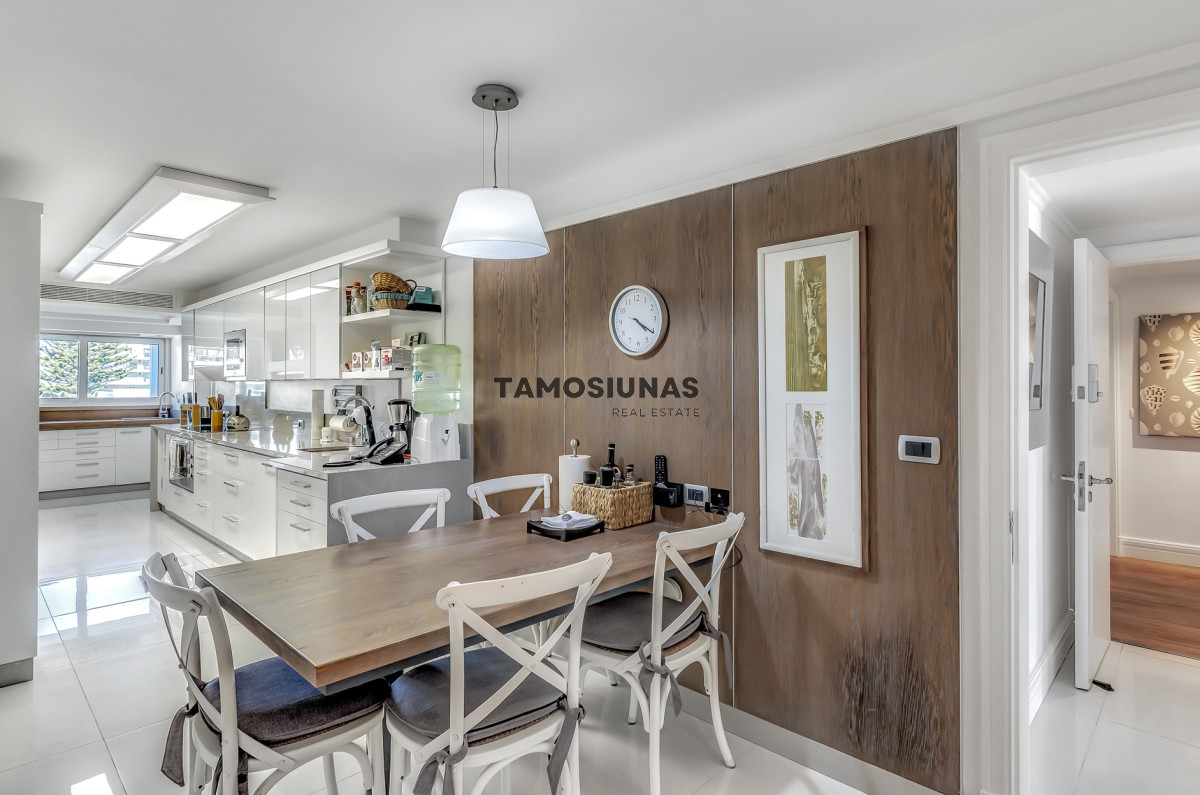 Apartamento ID.527 - Apartamento en Venta 4 Dormitorios Playa Mansa Frente al Mar