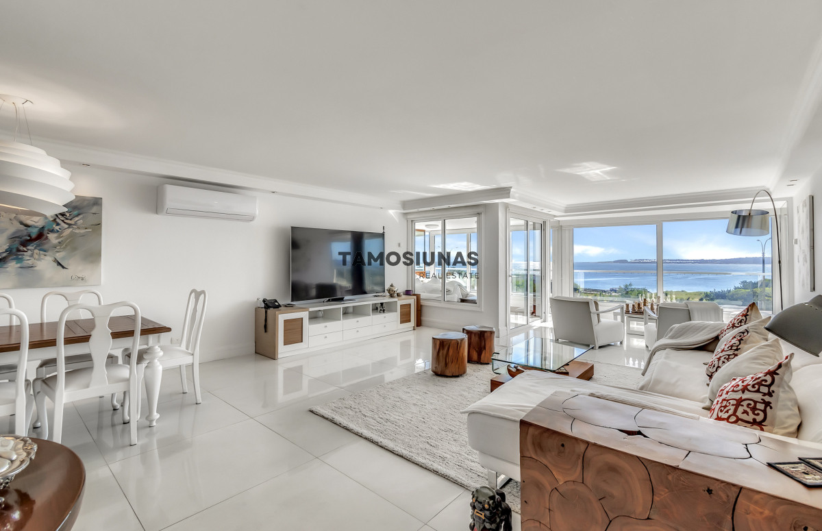 Apartamento ID.527 - Apartamento en Venta 4 Dormitorios Playa Mansa Frente al Mar
