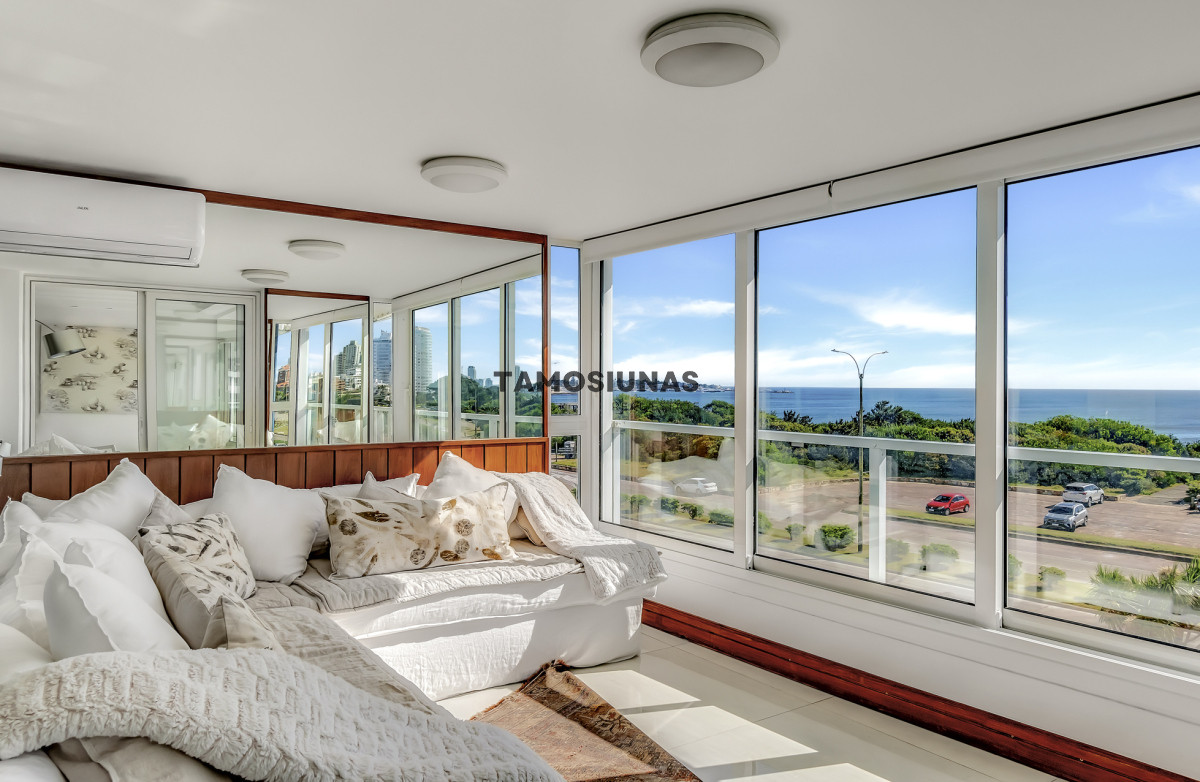Apartamento ID.527 - Apartamento en Venta 4 Dormitorios Playa Mansa Frente al Mar