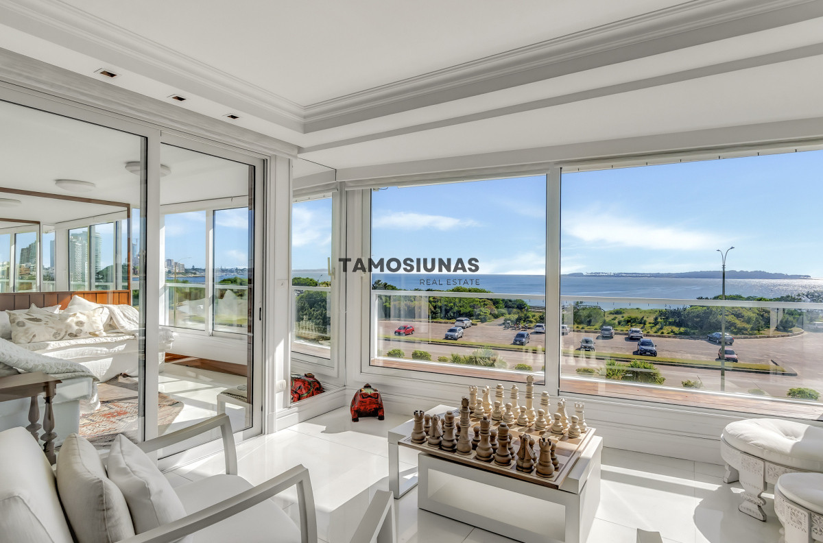 Apartamento ID.527 - Apartamento en Venta 4 Dormitorios Playa Mansa Frente al Mar