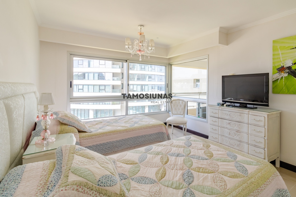 Apartamento ID.390 - Apartamento en Venta 4 dormitorios Frente al Mar 