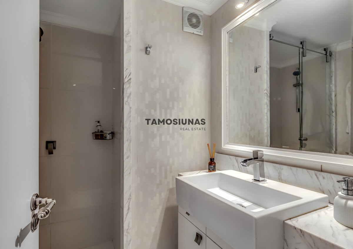 Apartamento ID.527 - Apartamento en Venta 4 Dormitorios Playa Mansa Frente al Mar