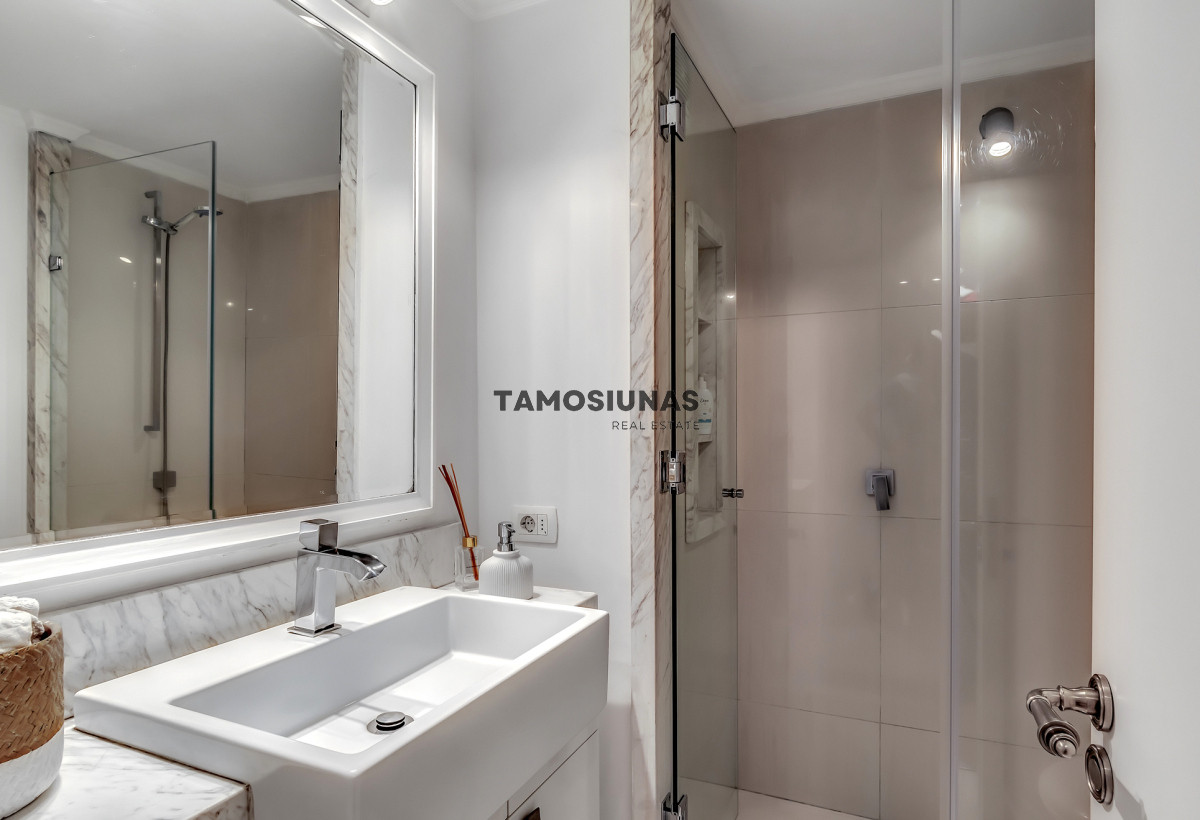 Apartamento ID.527 - Apartamento en Venta 4 Dormitorios Playa Mansa Frente al Mar