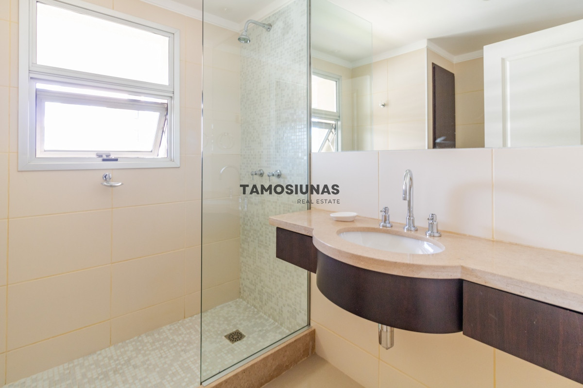 Apartamento ID.390 - Apartamento en Venta 4 dormitorios Frente al Mar 