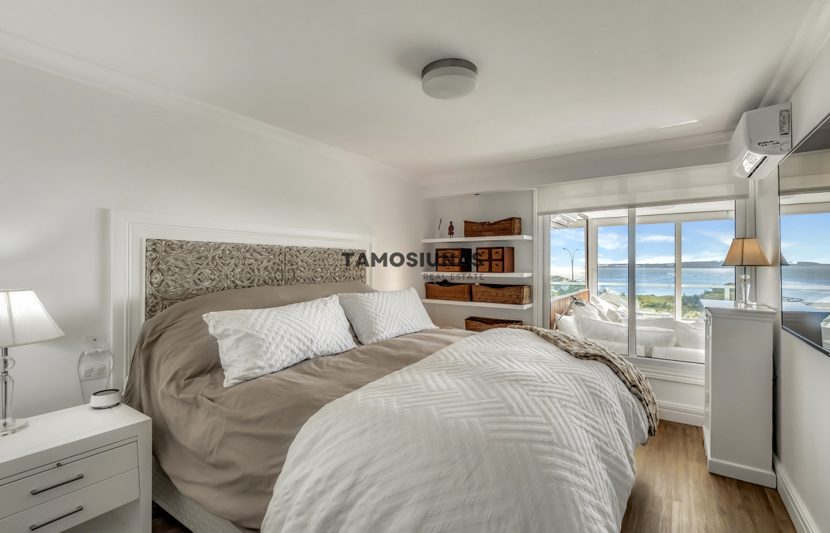Apartamento ID.527 - Apartamento en Venta 4 Dormitorios Playa Mansa Frente al Mar