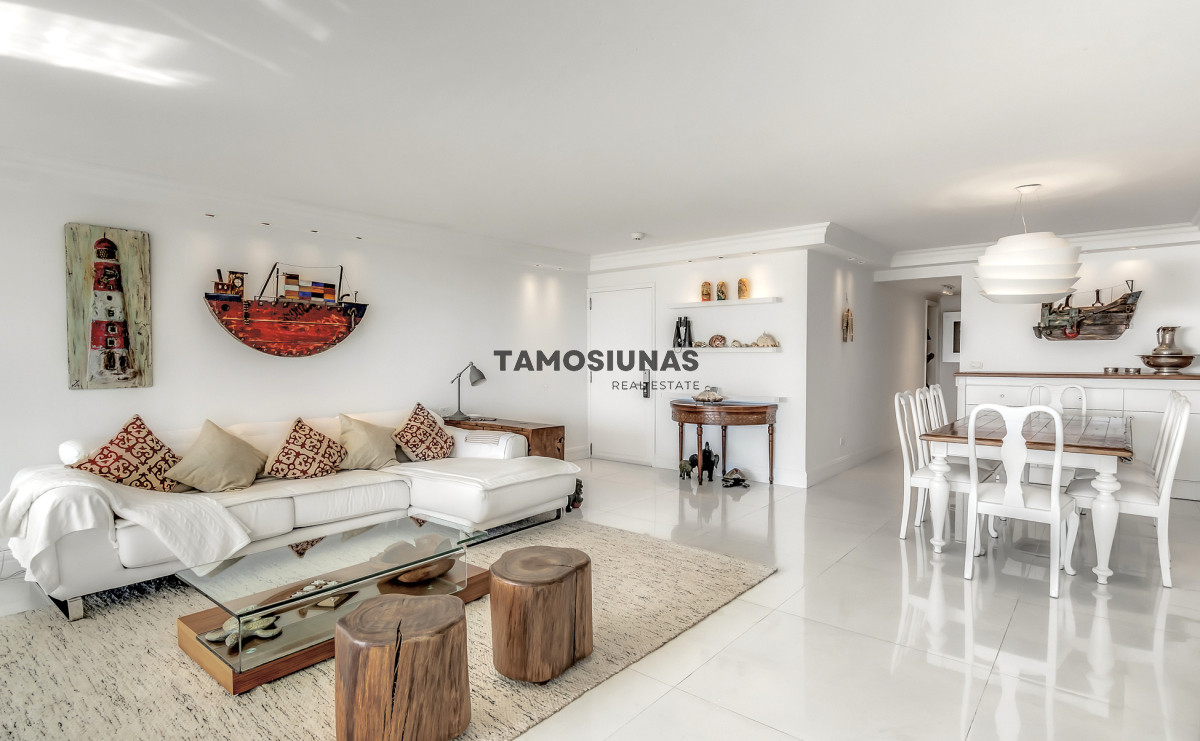 Apartamento ID.527 - Apartamento en Venta 4 Dormitorios Playa Mansa Frente al Mar