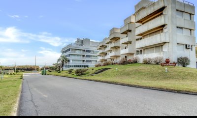 Apartamento en Venta de 1 Dormitorio y Medio Playa Mansa