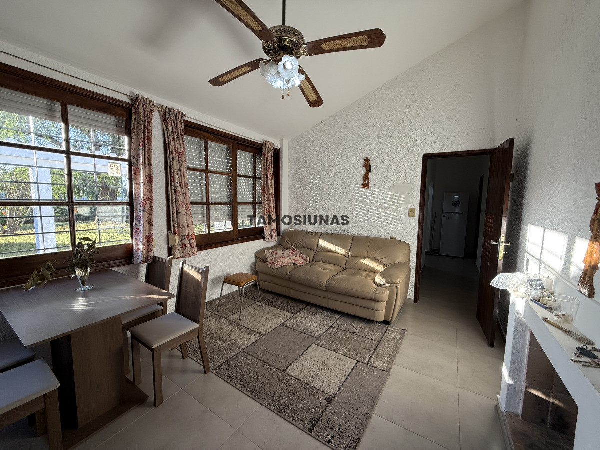 Casa ID.639 - Venta de casa sobre Misiones, 2 Dormitorios, Terreno Esquina