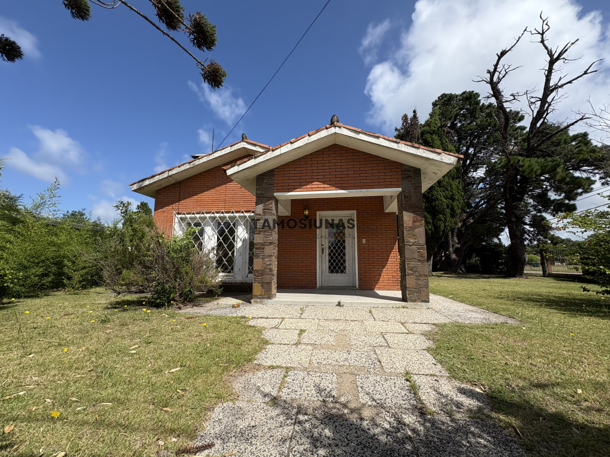 Casa ID.538 - Casa en Venta Los Ángeles 4 dormitorios 2 baños