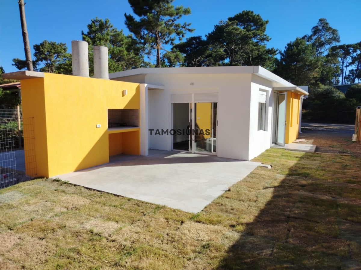 Casa ID.706 - Casa en alquiler anual, dos dormitorios, Punta Colorada