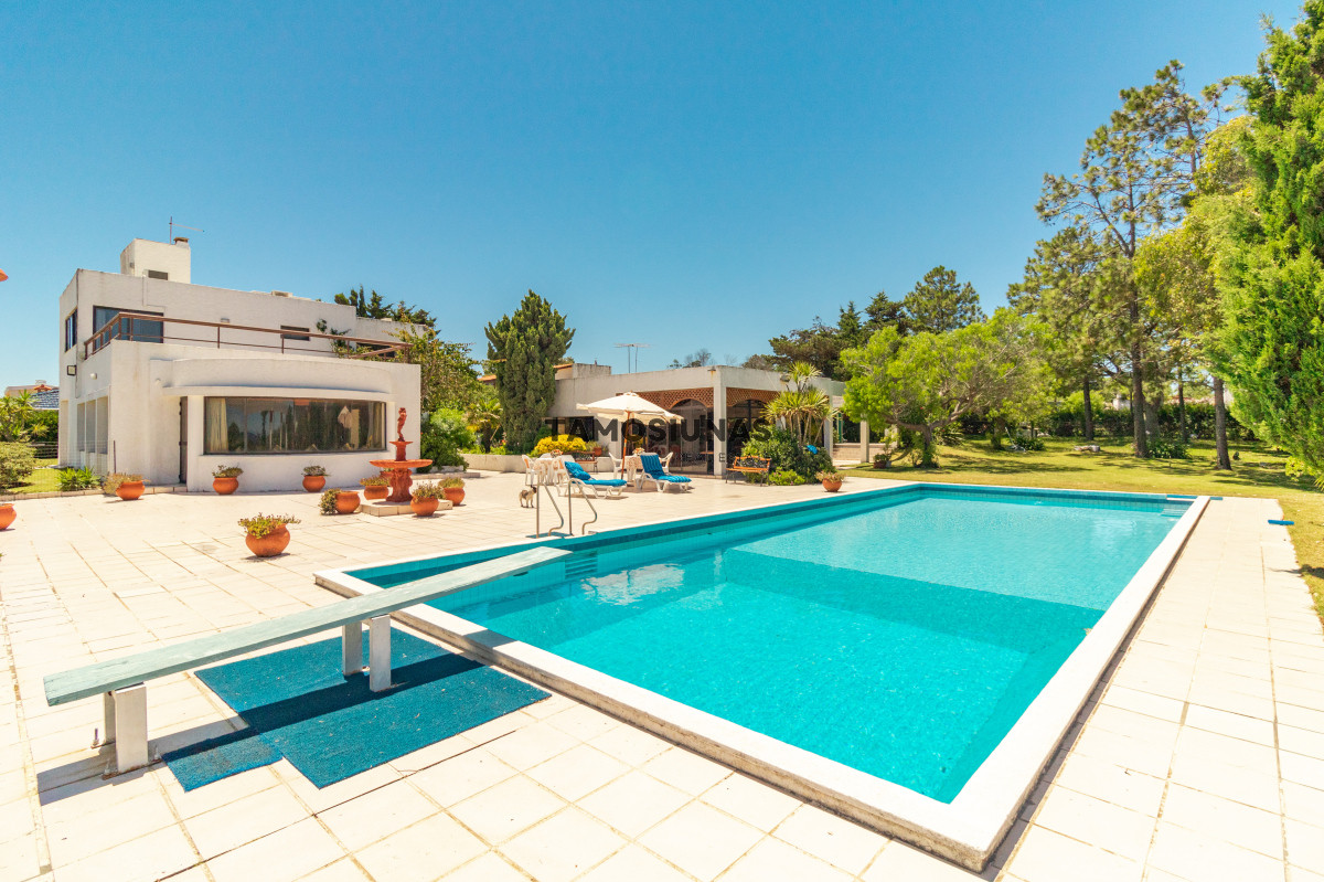 Casa ID.637 - Venta y alquiler temporal casa exclusiva frente al mar