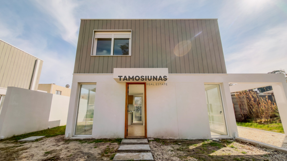 Casa ID.734 - Casa en Venta Punta Colorada 2 dormitorios 2 baños 