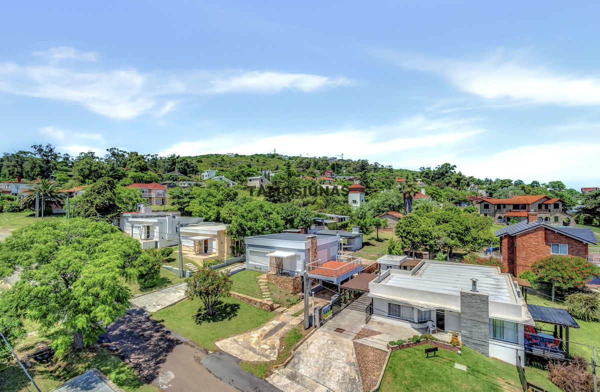 Casa ID.537 - Casa En Venta 4 Dormitorios en Piriápolis 