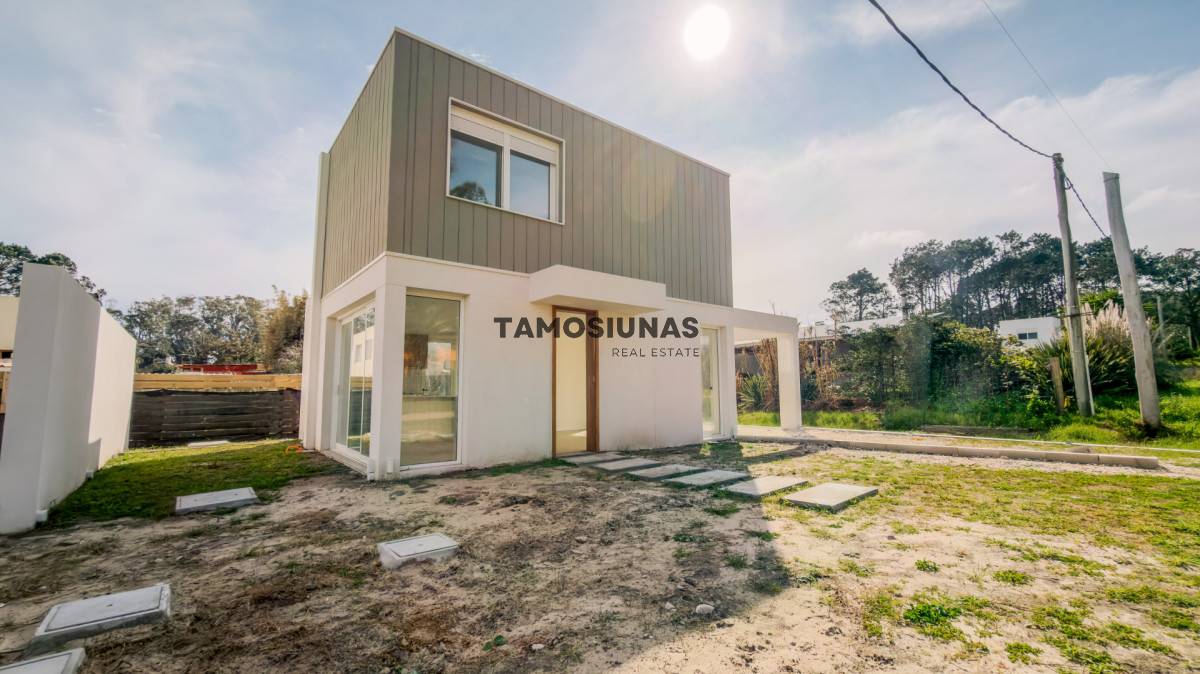 Casa ID.734 - Casa en Venta Punta Colorada 2 dormitorios 2 baños 