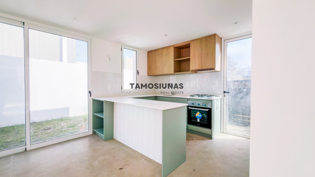 Casa ID.734 - Casa en Venta Punta Colorada 2 dormitorios 2 baños 