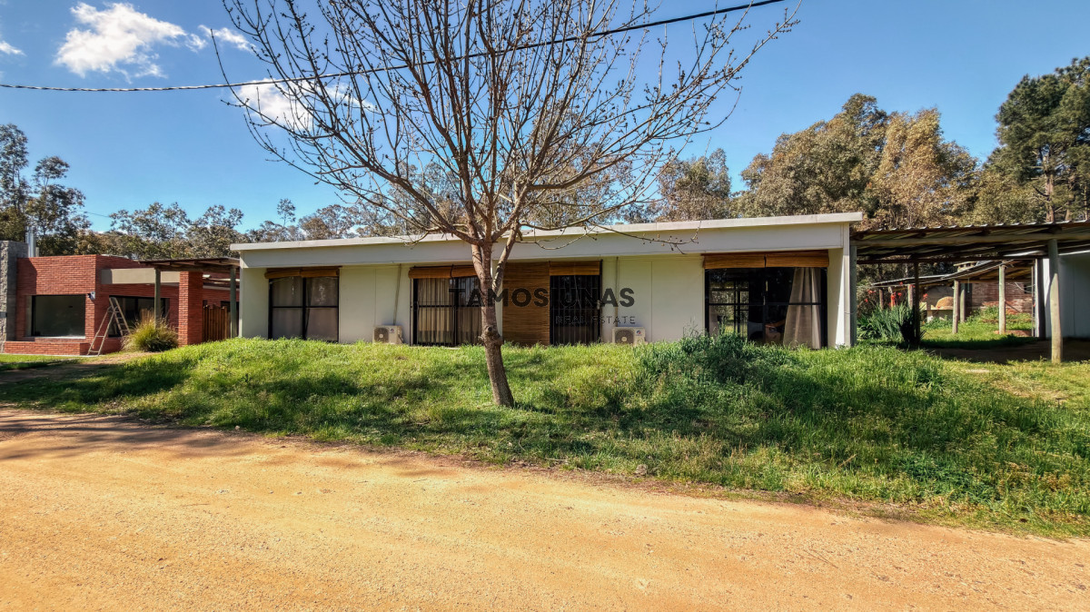 Casa ID.744 - Venta de complejo de 5 casas de 1 dormitorio a 150 Mts del mar