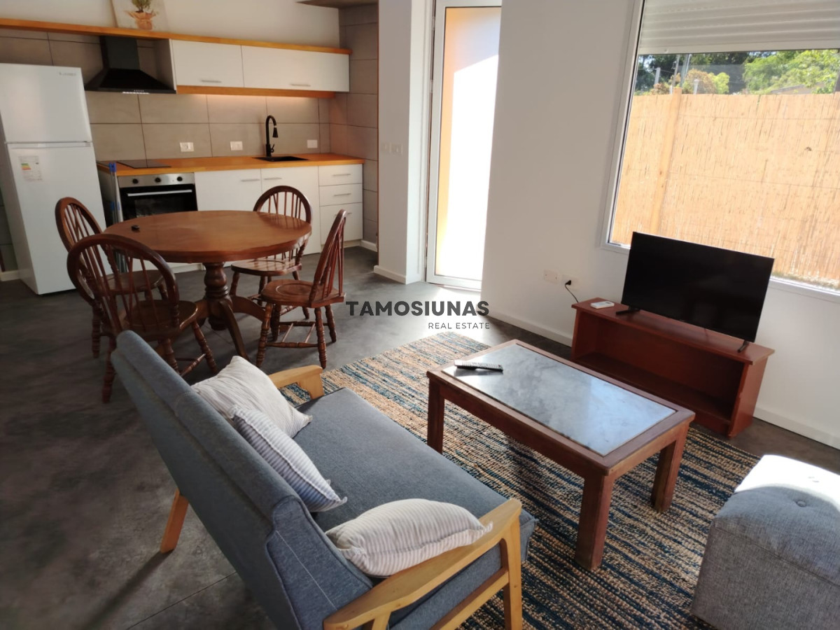 Casa ID.706 - Casa en alquiler anual, dos dormitorios, Punta Colorada