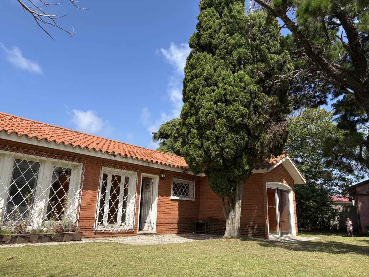 Casa ID.538 - Casa en Venta Los Ángeles 4 dormitorios 2 baños