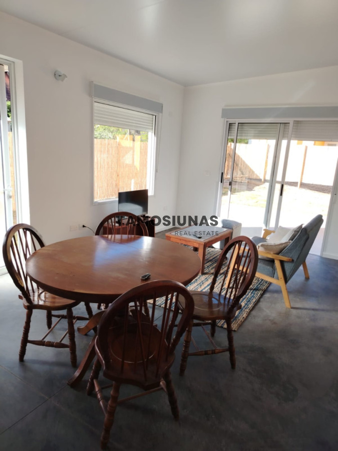 Casa ID.706 - Casa en alquiler anual, dos dormitorios, Punta Colorada