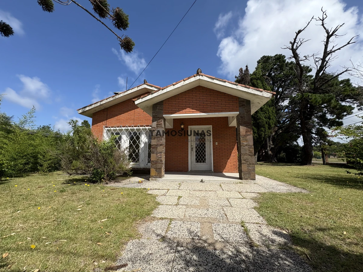 Casa ID.538 - Casa en Venta Los Ángeles 4 dormitorios 2 baños