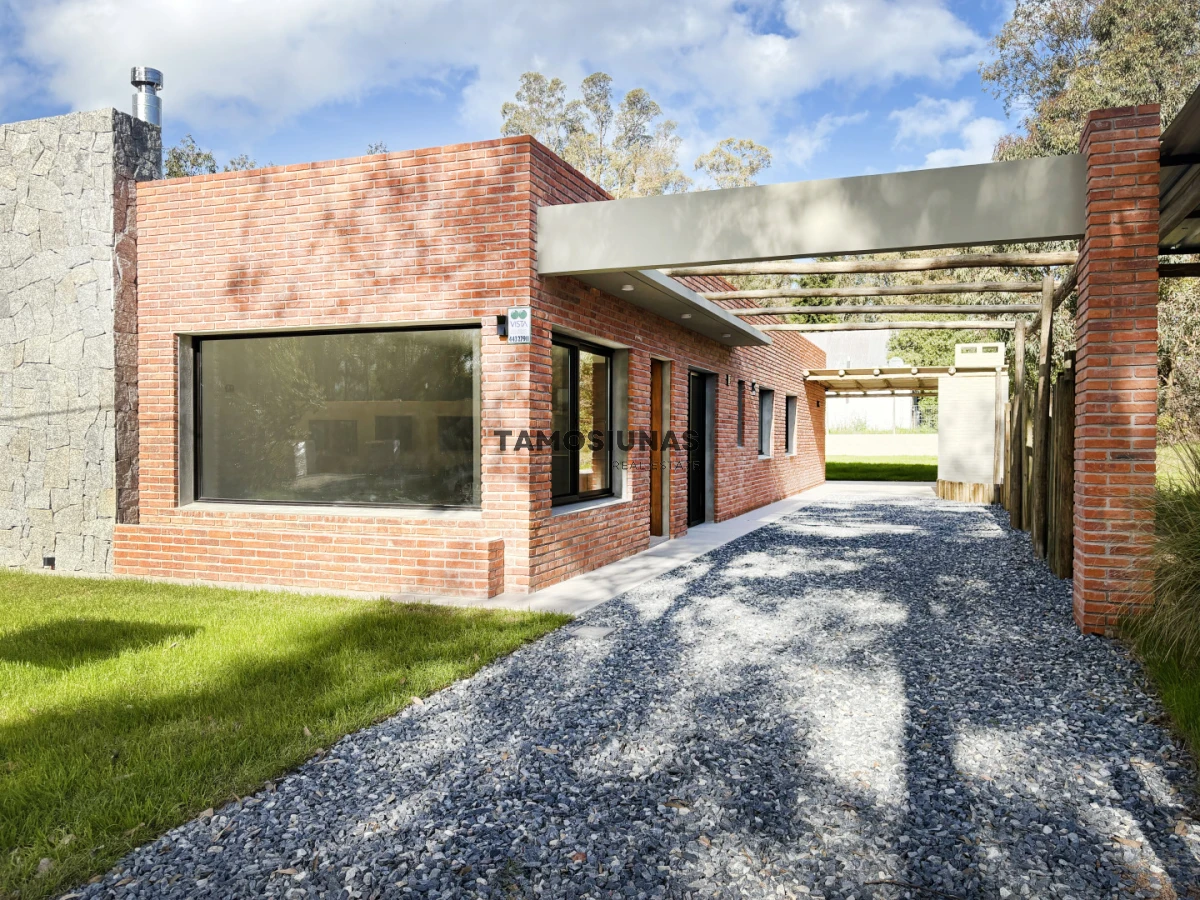 Casa ID.748 - Venta de casa de 3 dormitorios 2 baños Punta Colorada 