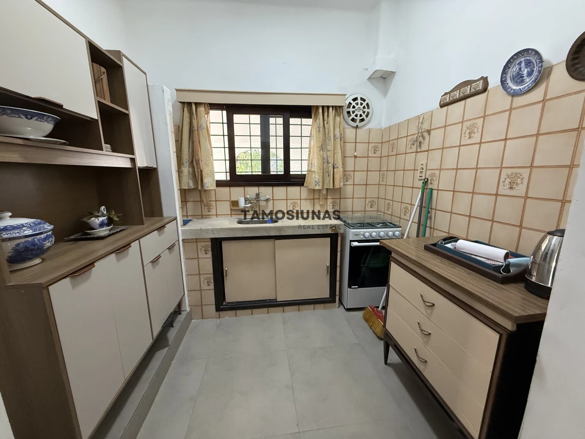 Casa ID.639 - Venta de casa sobre Misiones, 2 Dormitorios, Terreno Esquina
