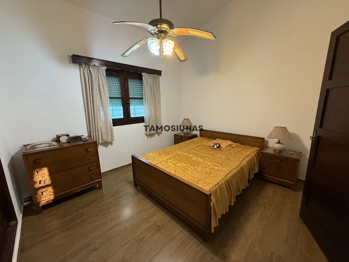 Casa ID.639 - Venta de casa sobre Misiones, 2 Dormitorios, Terreno Esquina