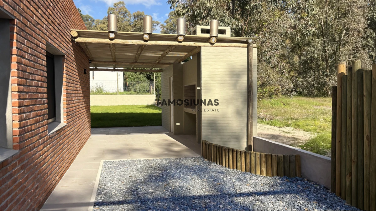 Casa ID.748 - Venta de casa de 3 dormitorios 2 baños Punta Colorada 
