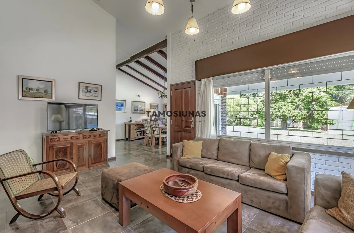 Casa ID.589 - Casa en Venta Solís 4 dormitorios 