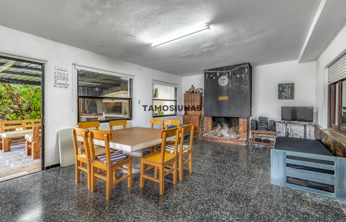 Casa ID.623 - Venta de Casa + Depto en el centro de Piriapolis.