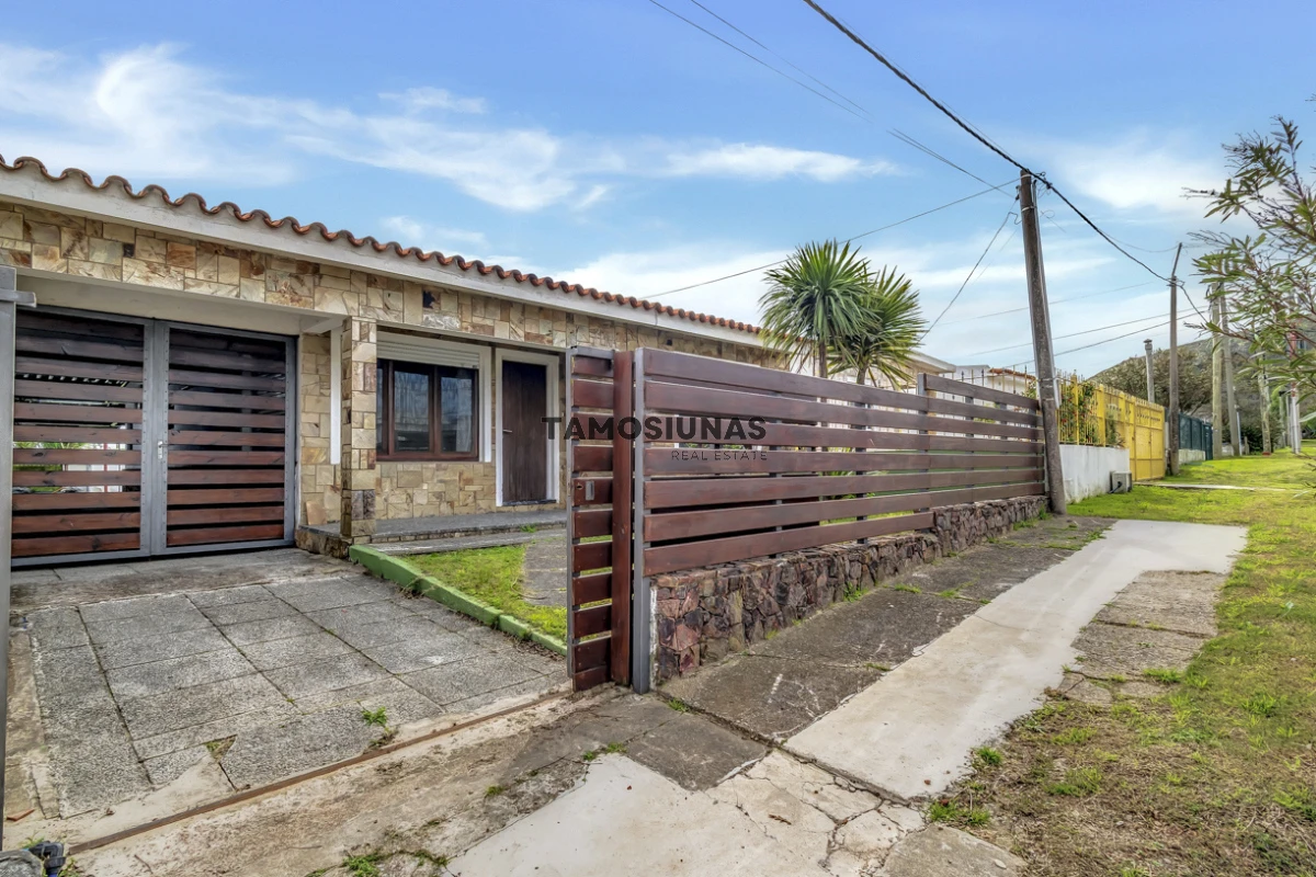 Casa ID.623 - Venta de Casa + Depto en el centro de Piriapolis.