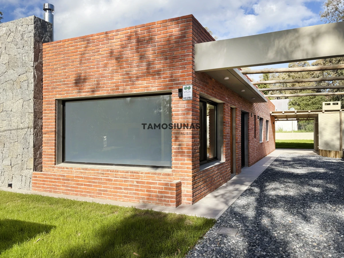 Casa ID.748 - Venta de casa de 3 dormitorios 2 baños Punta Colorada 
