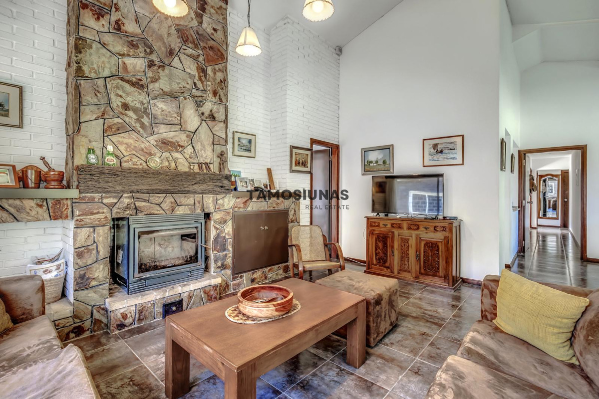 Casa ID.589 - Casa en Venta Solís 4 dormitorios 
