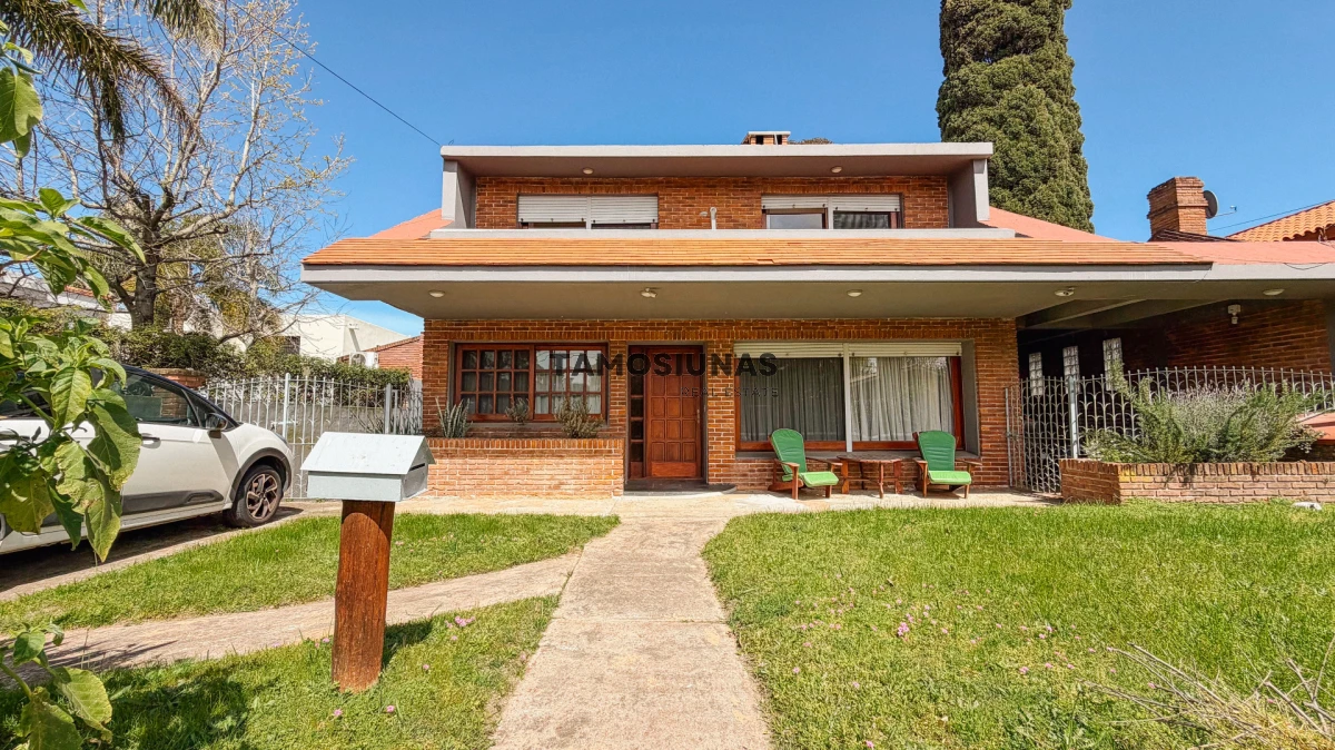 Casa ID.750 - Casa en Venta y alquiler anual de 4 dormitorios y 3 baños las delicias 