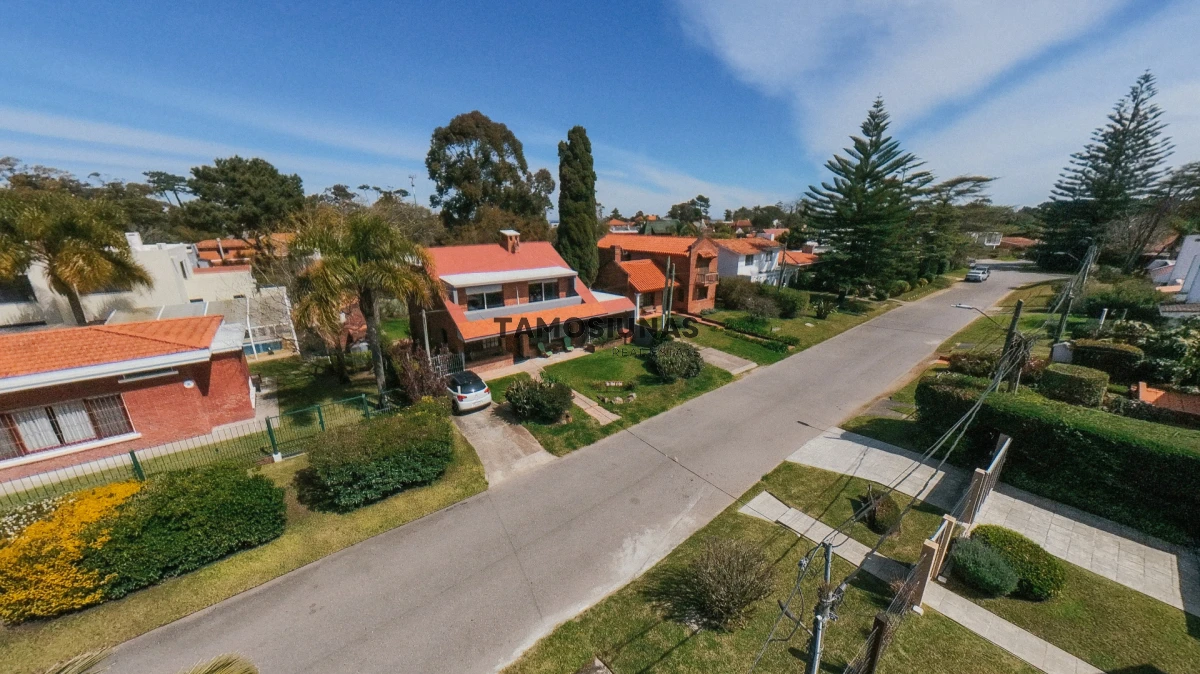 Casa ID.750 - Casa en Venta y alquiler anual de 4 dormitorios y 3 baños las delicias 