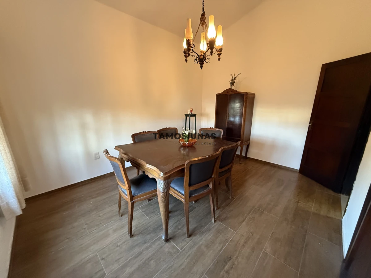 Casa ID.639 - Venta de casa sobre Misiones, 2 Dormitorios, Terreno Esquina