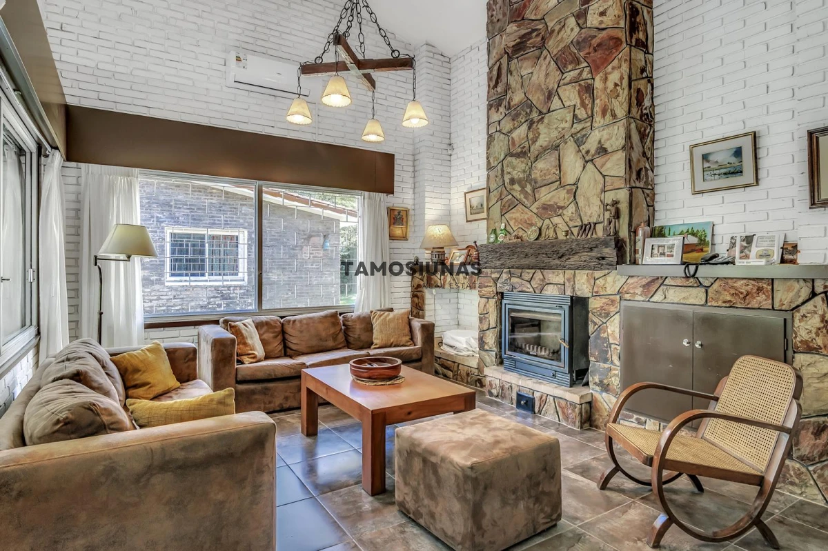 Casa ID.589 - Casa en Venta Solís 4 dormitorios 