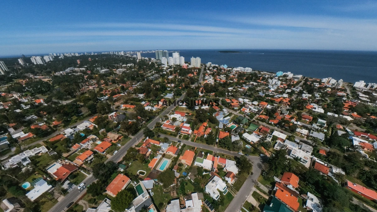 Casa ID.750 - Casa en Venta y alquiler anual de 4 dormitorios y 3 baños las delicias 