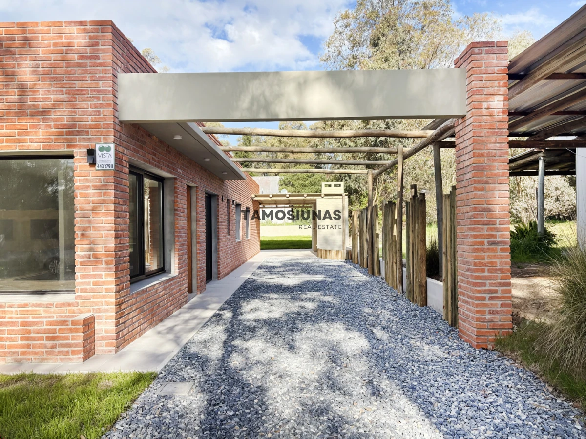 Casa ID.748 - Venta de casa de 3 dormitorios 2 baños Punta Colorada 