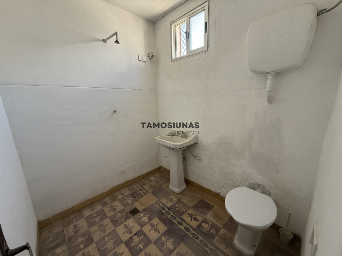 Local Comercial ID.665 - Venta de Local con potencial de construir unidades para renta