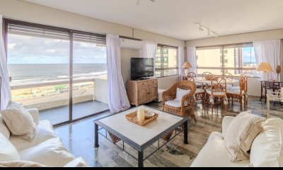 APARTAMENTO EN BRAVA VENTA DE 3 DORMITORIOS EN PUNTA DEL ESTE